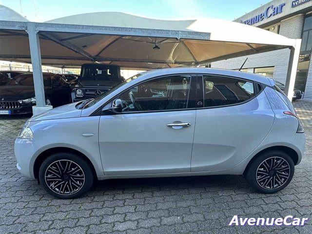 LANCIA Ypsilon 1.0 firefly hybrid Gold ADATTA A NEOPATENTATI