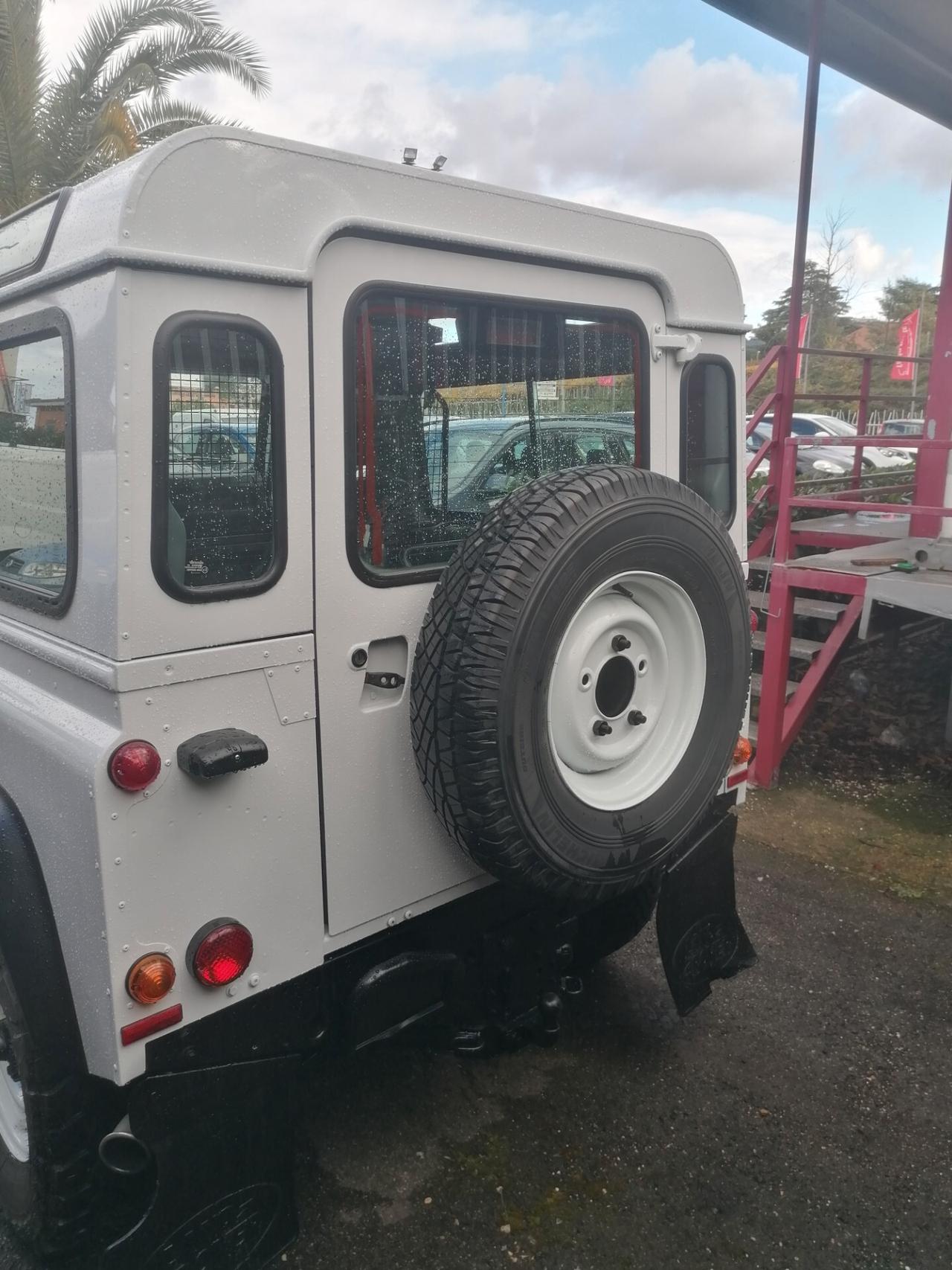 Land Rover Defender 110 2.2 TD4 Station Wagon E N1