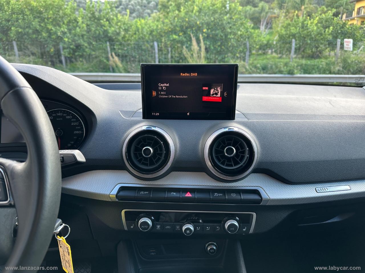 AUDI Q2 30 TDI Business Advanced