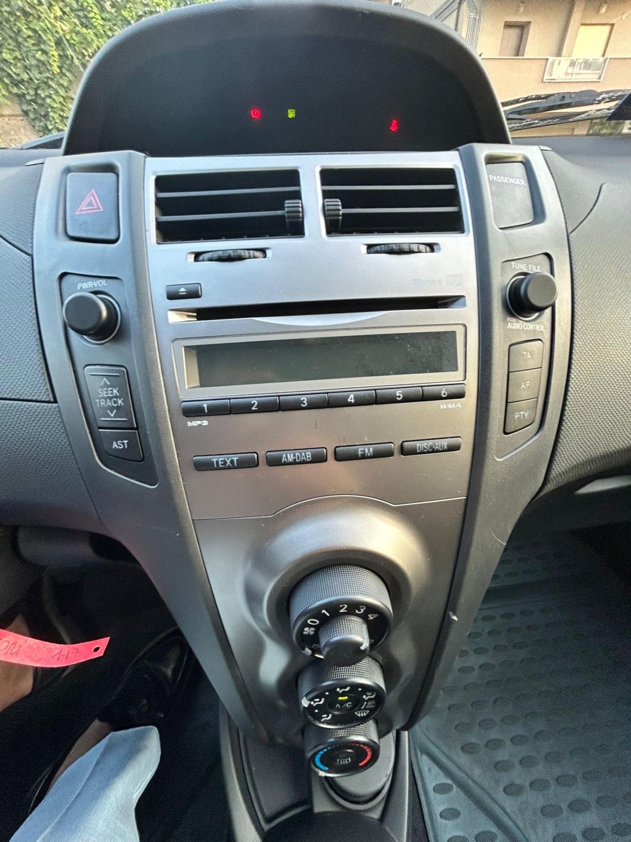 Toyota Yaris 1.0 5 porte Sol