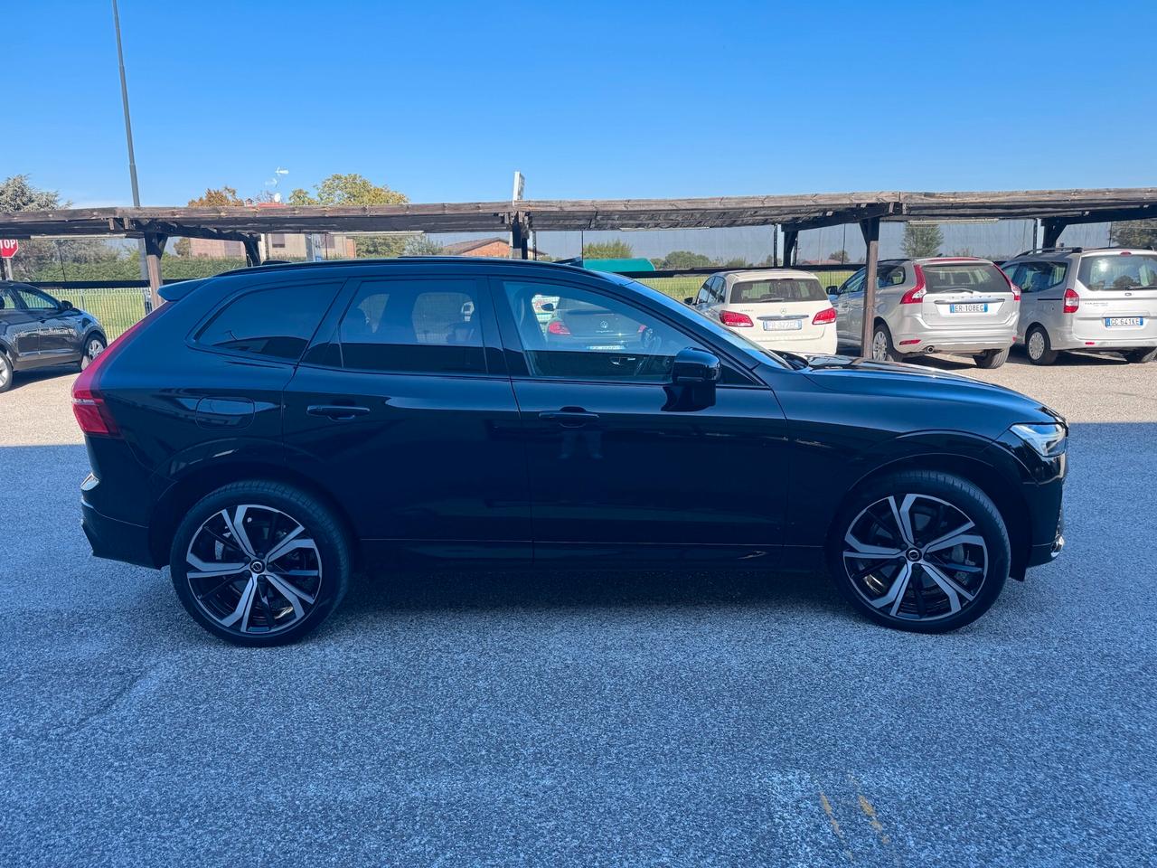 Volvo XC60 2.0 b4 R-design Ultimate Dark awd auto TETTO - AUTOCARRO - IVA ESPOSTA