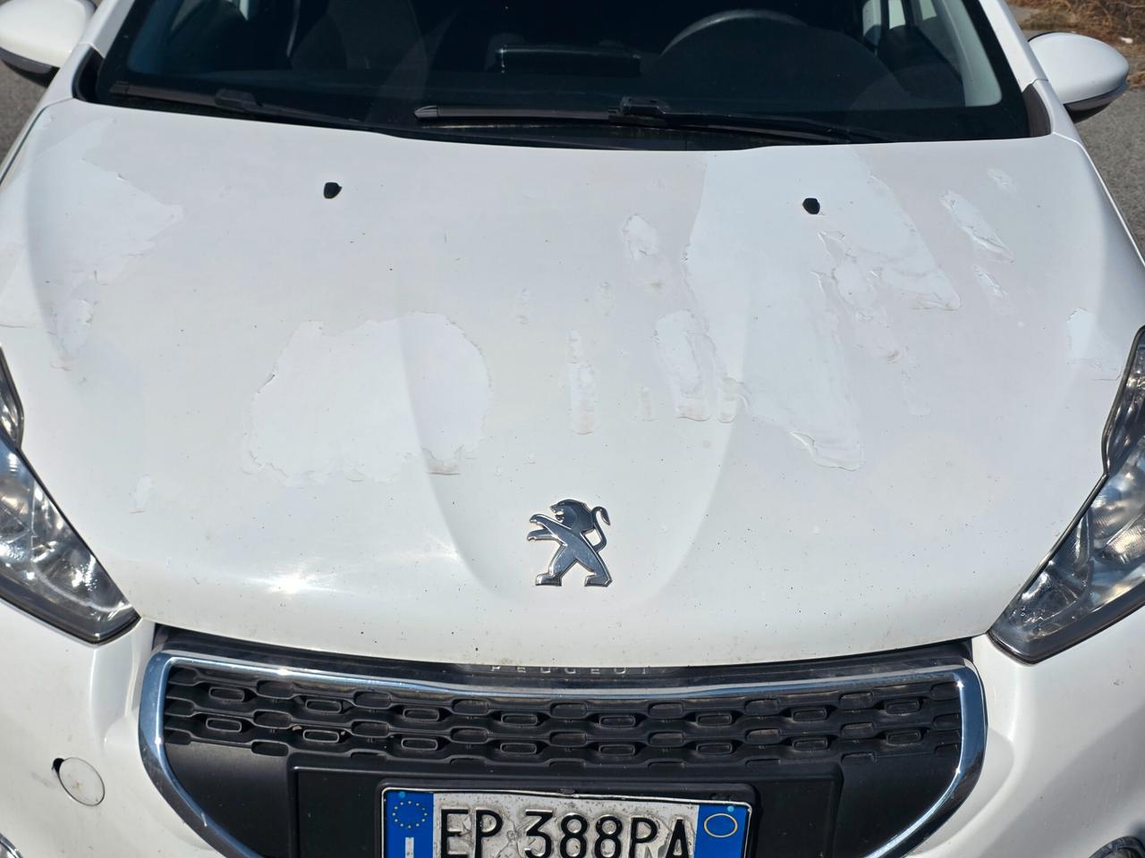 Peugeot 208 1.4 HDi 68 cv 23km con 1 litro