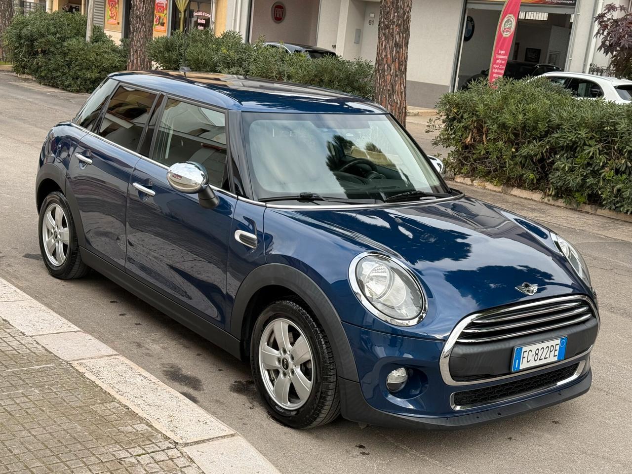 Mini 1.5 One D 95CV 5P *LUCI LED AMBIENT – 2016