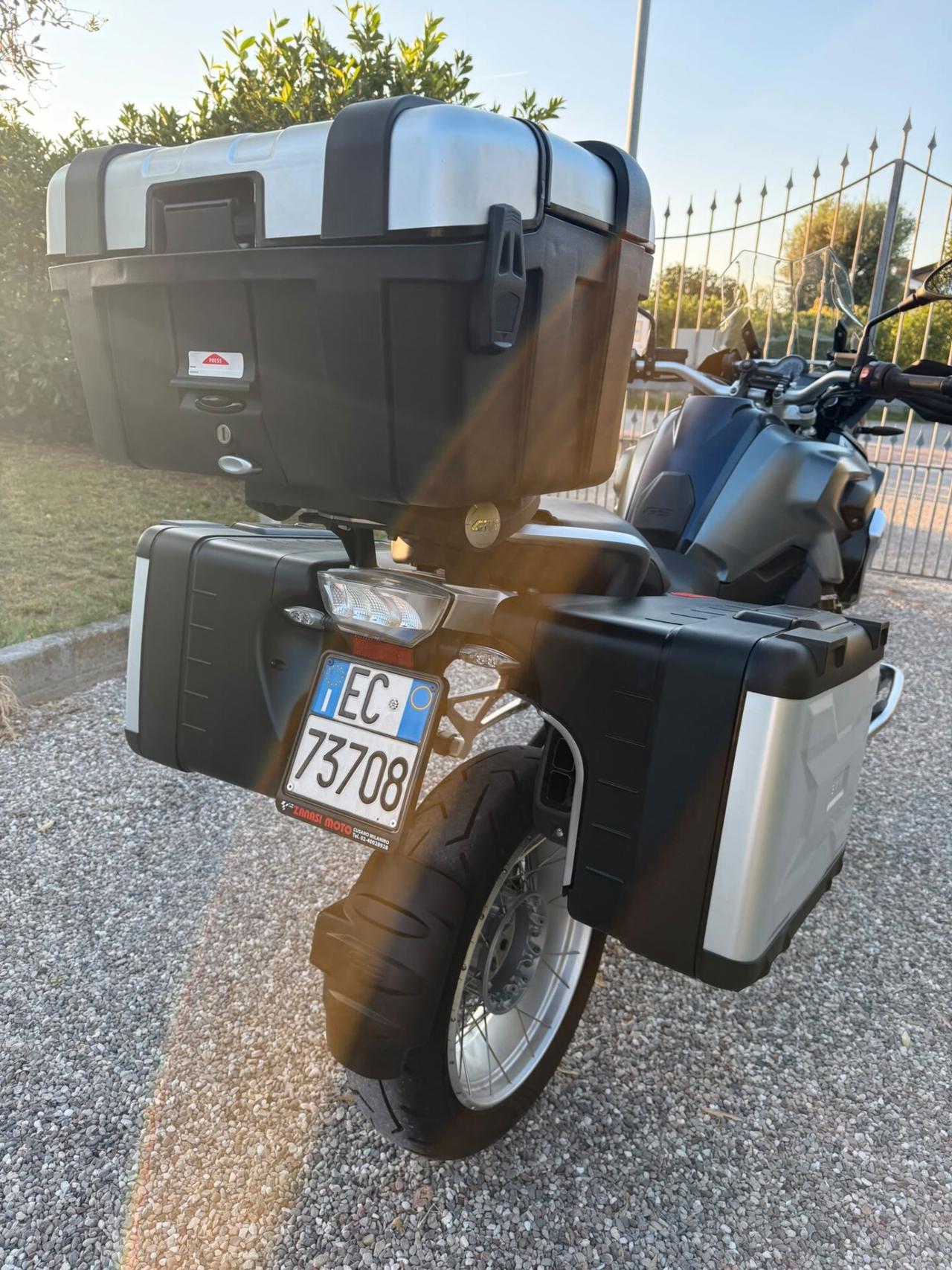 BMW R 1200 GS – 2015 – SOLO 6.982 KM – PARI AL NUOVO