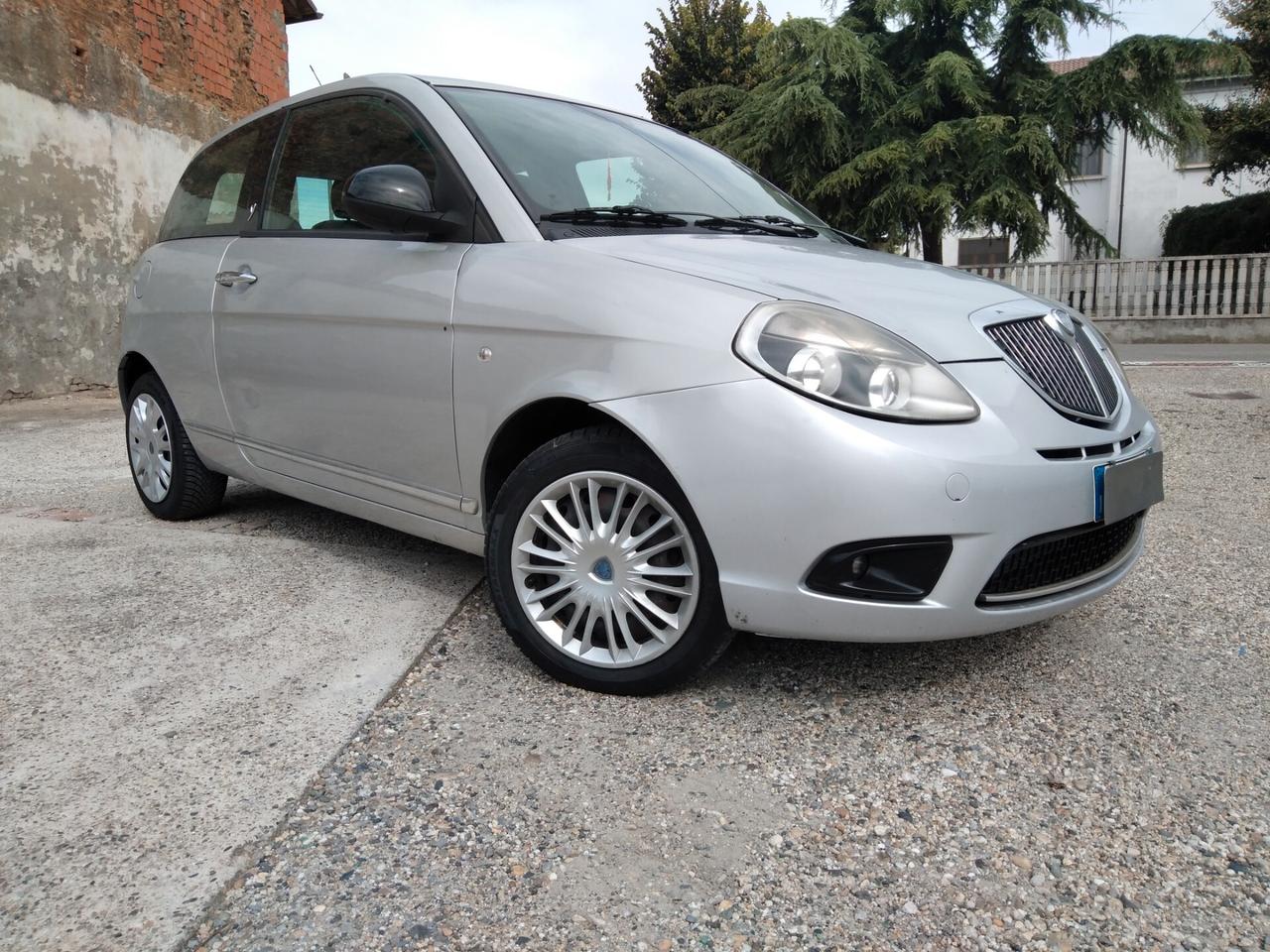 Lancia Ypsilon 1.3 MJT 75 CV Platinum x neopatentati