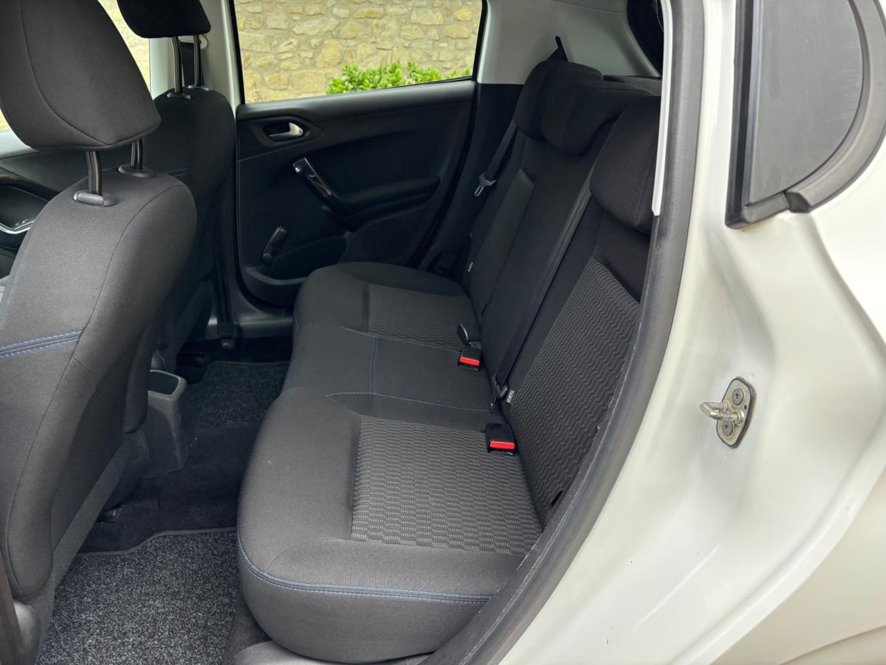 Peugeot 208 BlueHDi 75 5 porte Style OK NEOPATENTATI