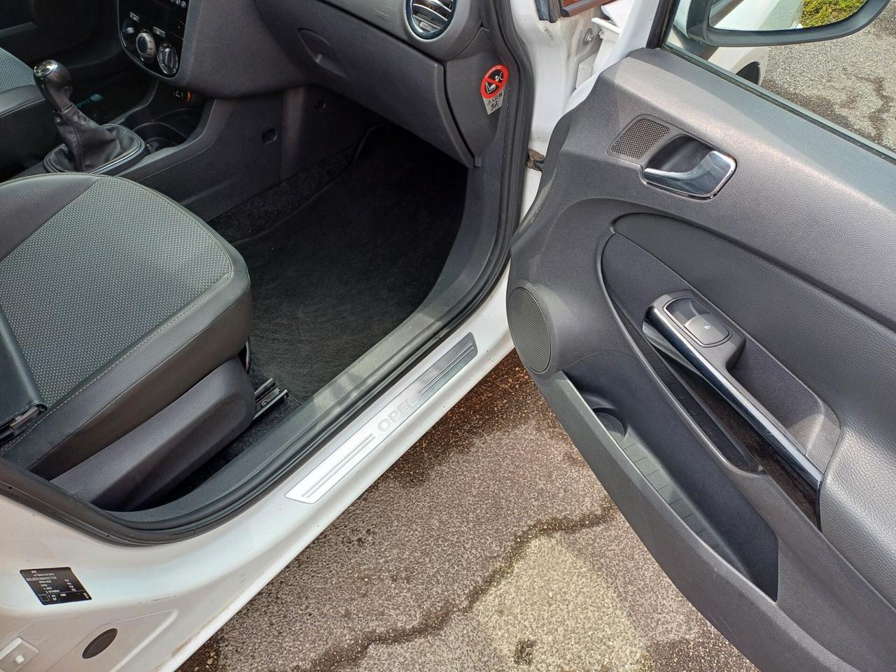 Opel Corsa 1.2 85 CV 5 porte anche Neopatentati Euro 5