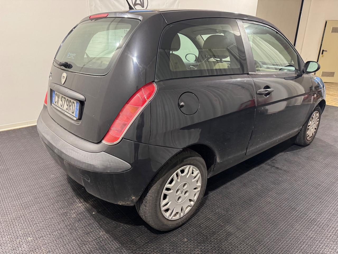 Lancia Ypsilon 1.2 16V Argento