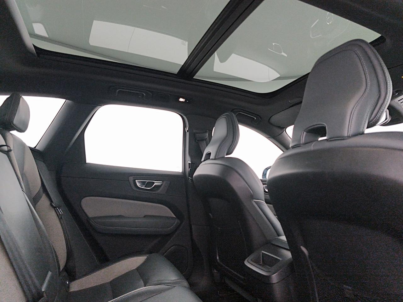 Volvo XC60 2.0 b4 Plus Dark awd