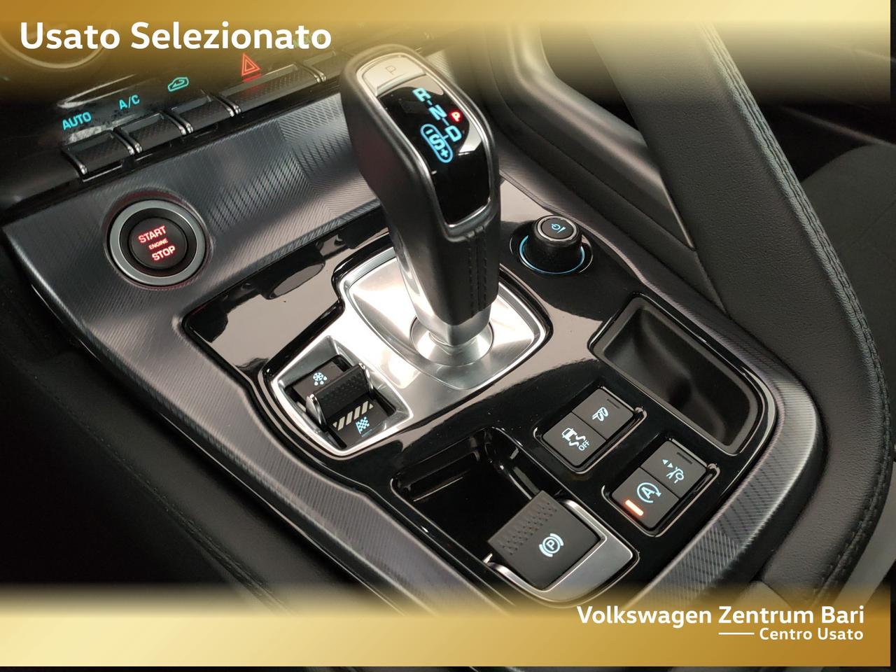Jaguar F-Type coupe 2.0 i4 r-dynamic rwd 300cv auto