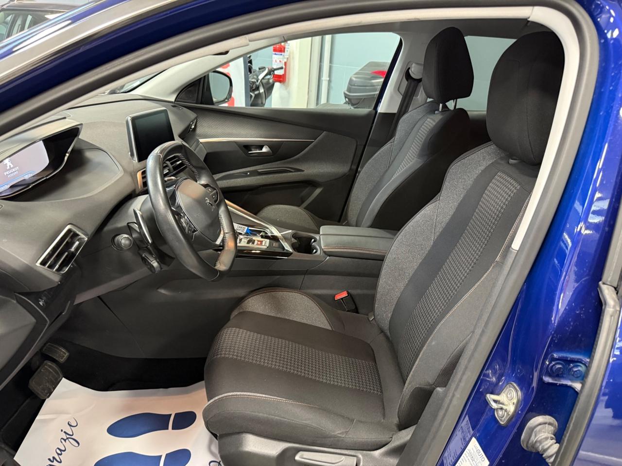 Peugeot 3008 BlueHDi 130 S&S EAT8 Allure