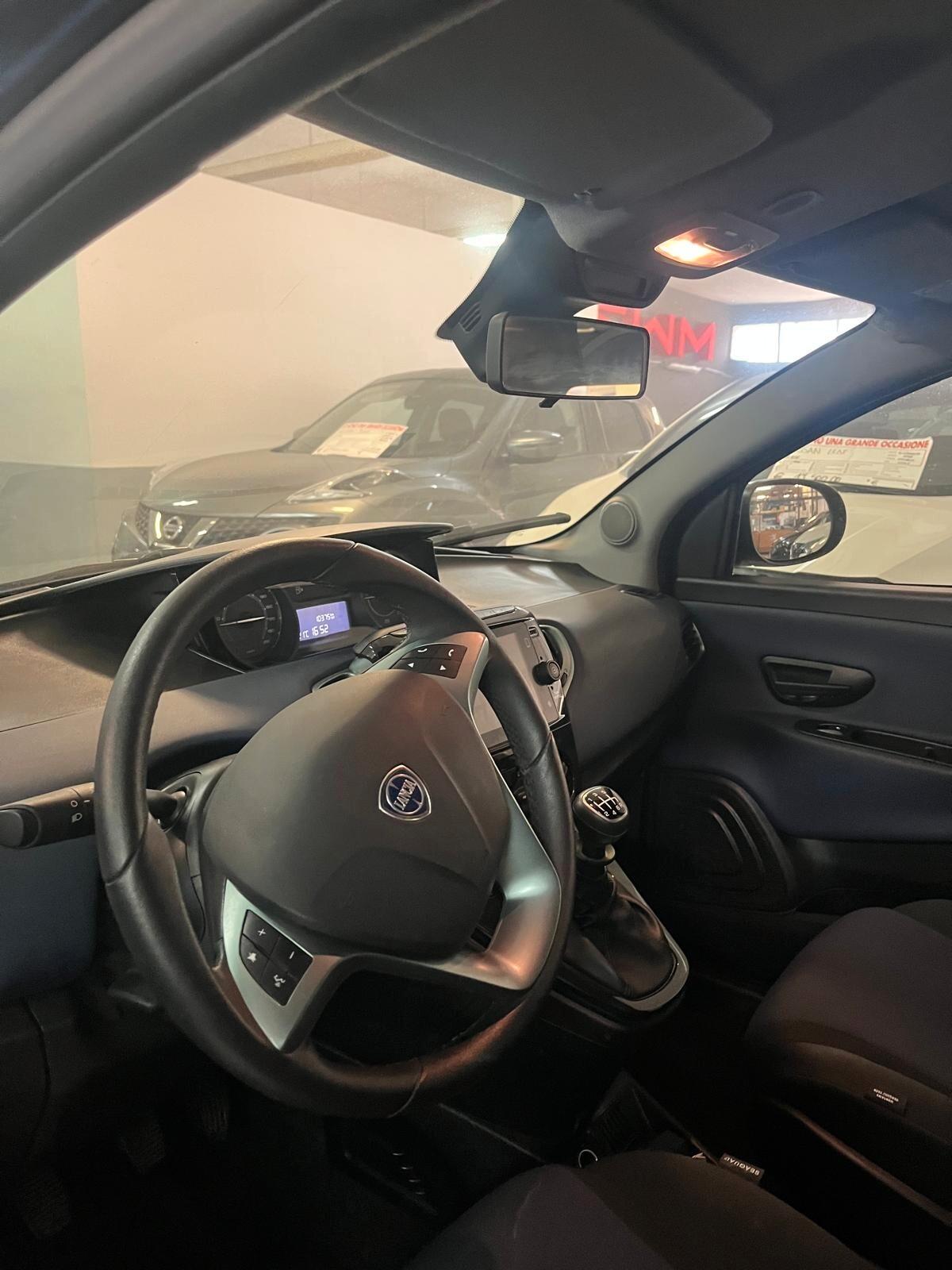 Lancia Ypsilon 1.0 FireFly 5 porte S&S Hybrid Platino