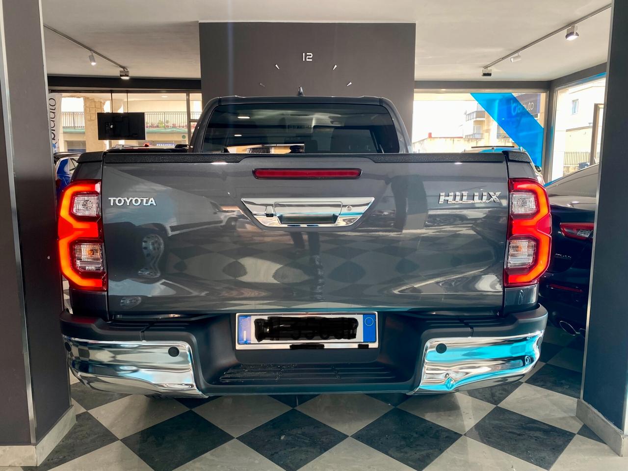 Toyota Hilux 2.4 D-4D A/T 4WD 4 porte Double Cab Lounge-2024