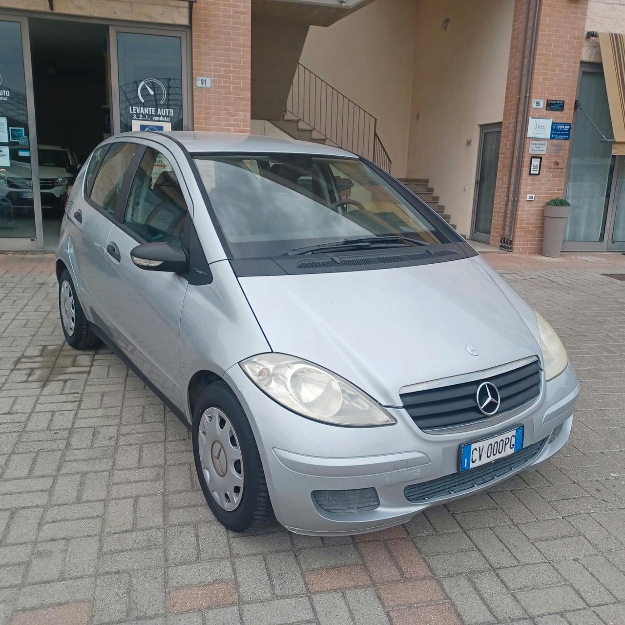 142.998KM CLASSE A 150 BUONE CONDIZIONI NEOPATENTATI
