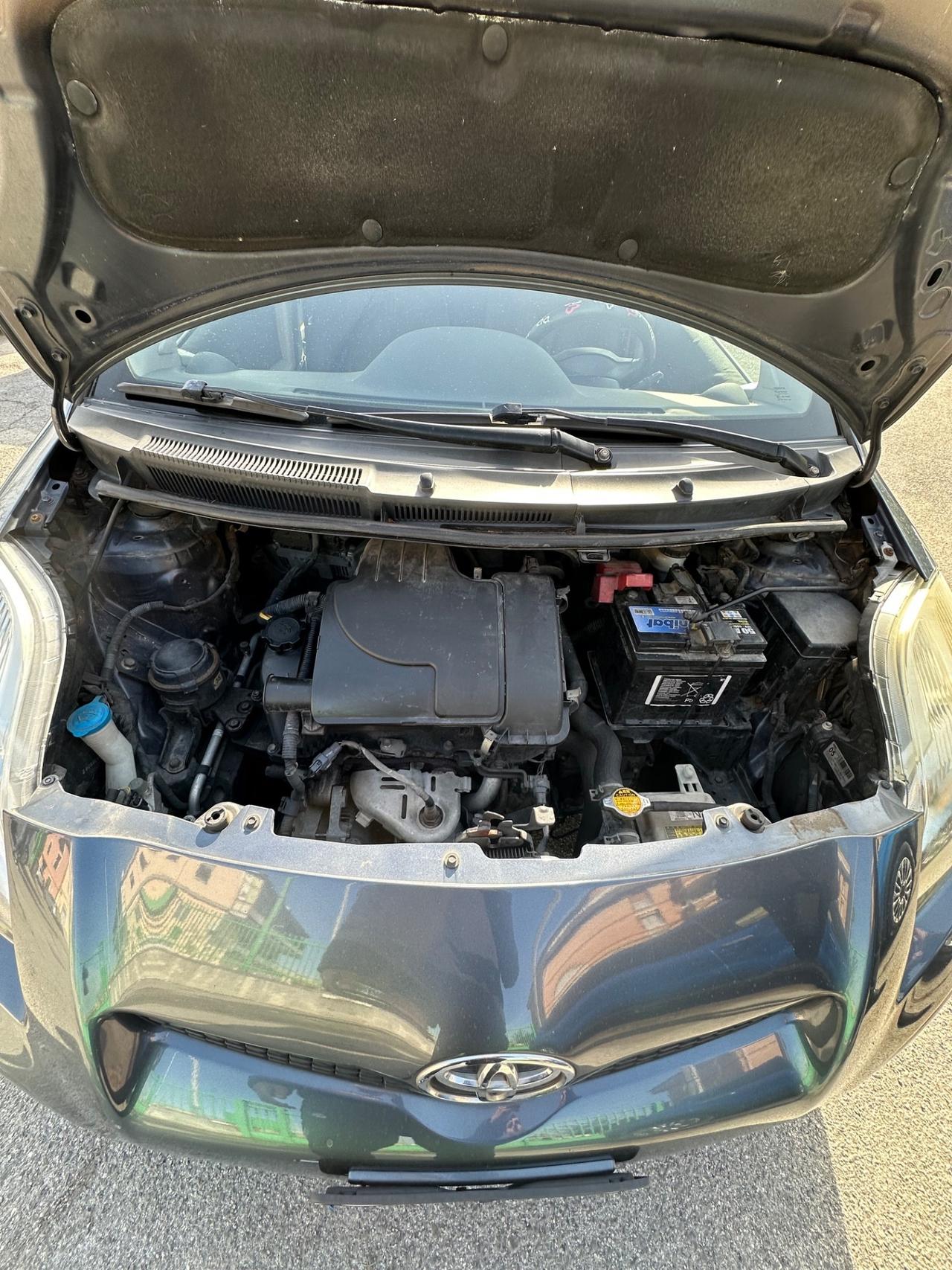 Toyota Yaris 1.0 5 porte Luxury pack