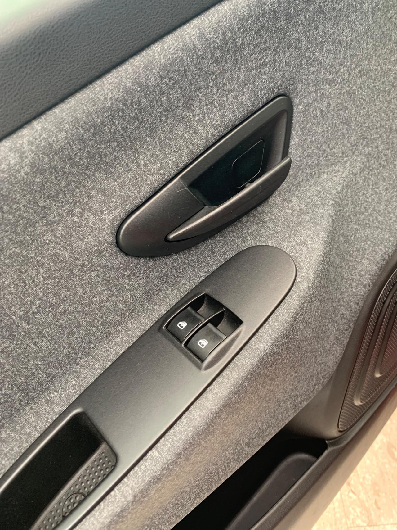 Lancia Ypsilon 1.0 FireFly 5 porte S&S Hybrid Alberta Ferretti