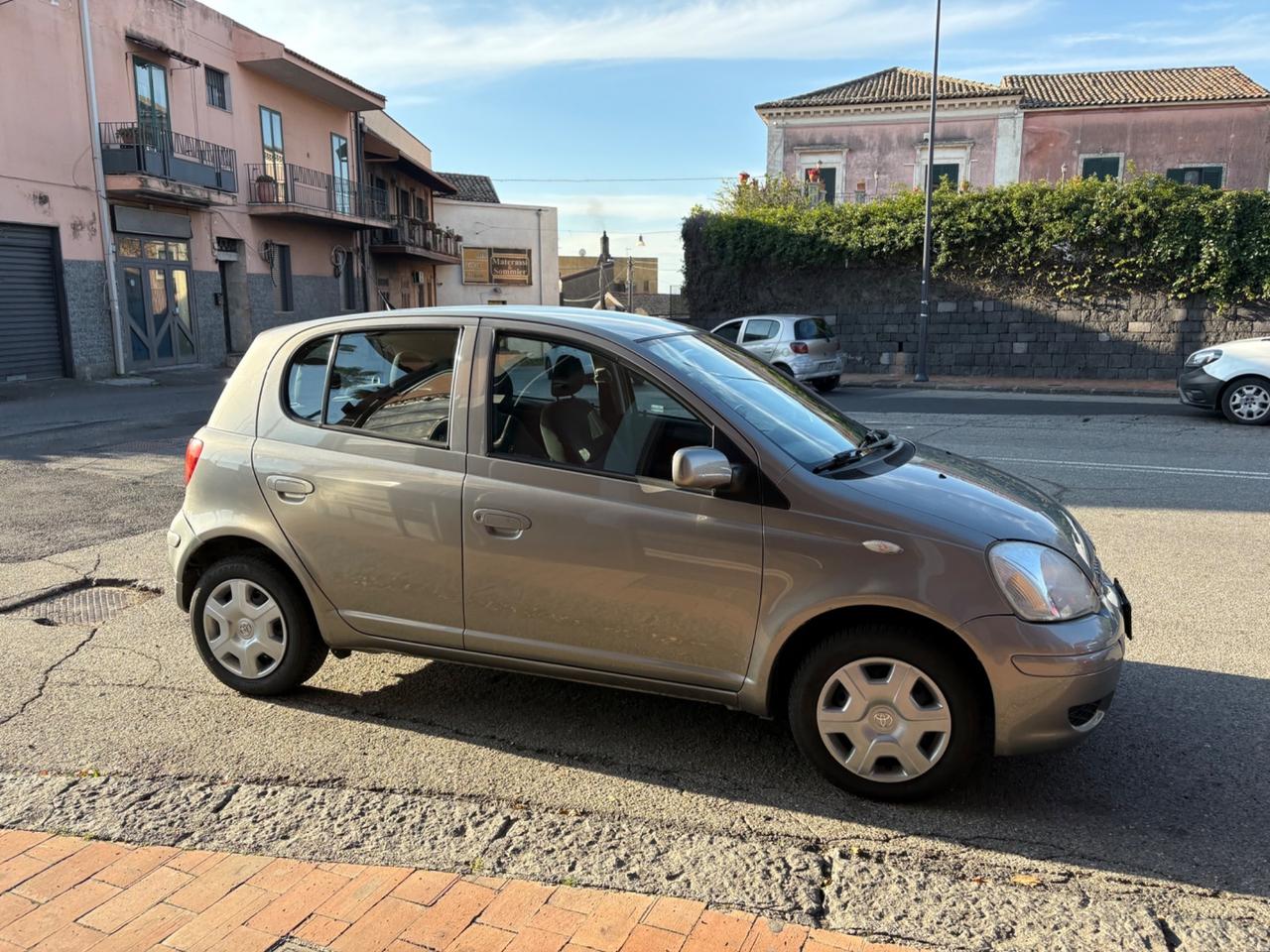 Toyota Yaris 1.0i 16V cat 5 porte Sol Blue