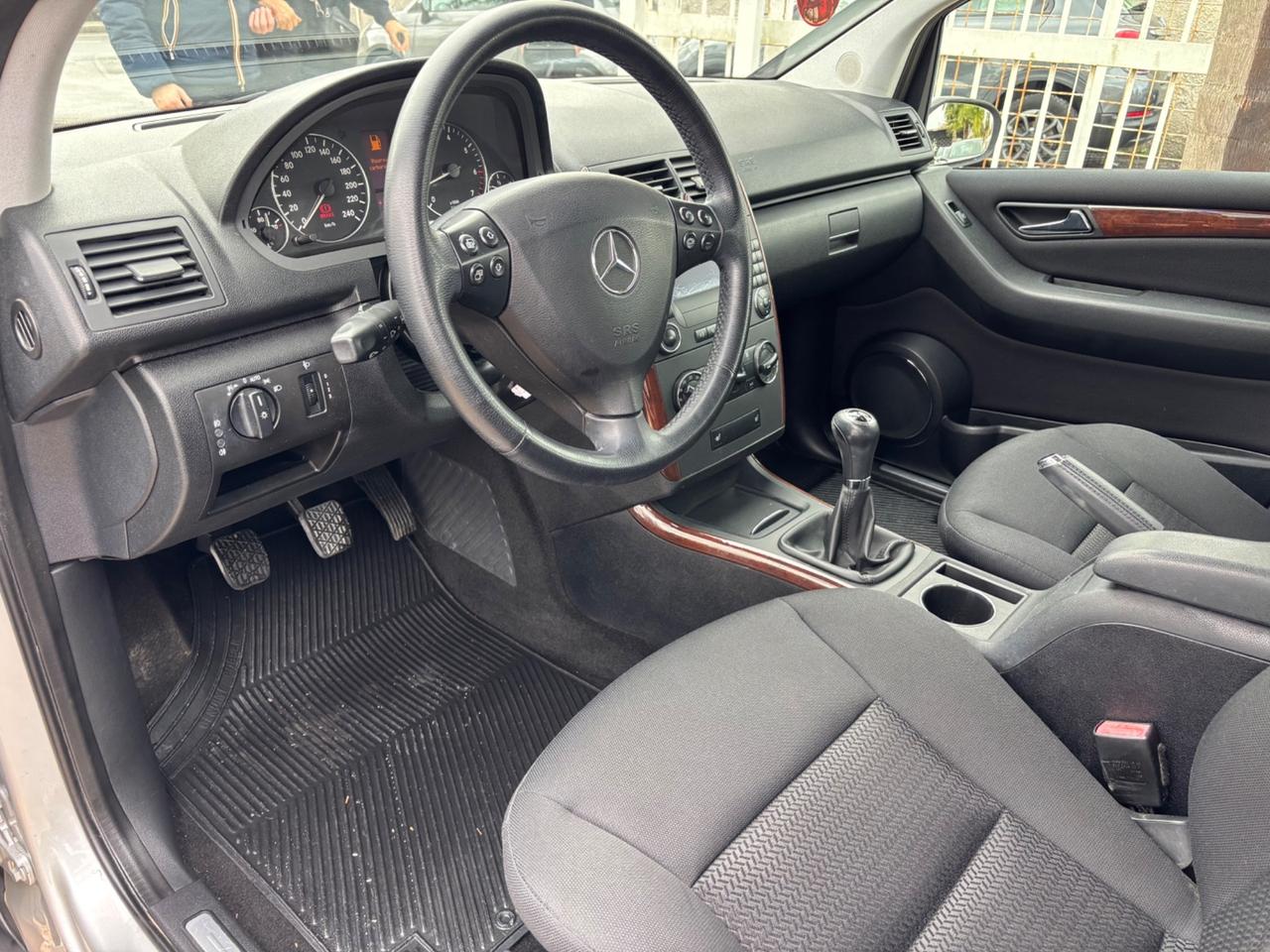 MERCEDES CLASSE-A150 AVANTGARDE 45.000KM