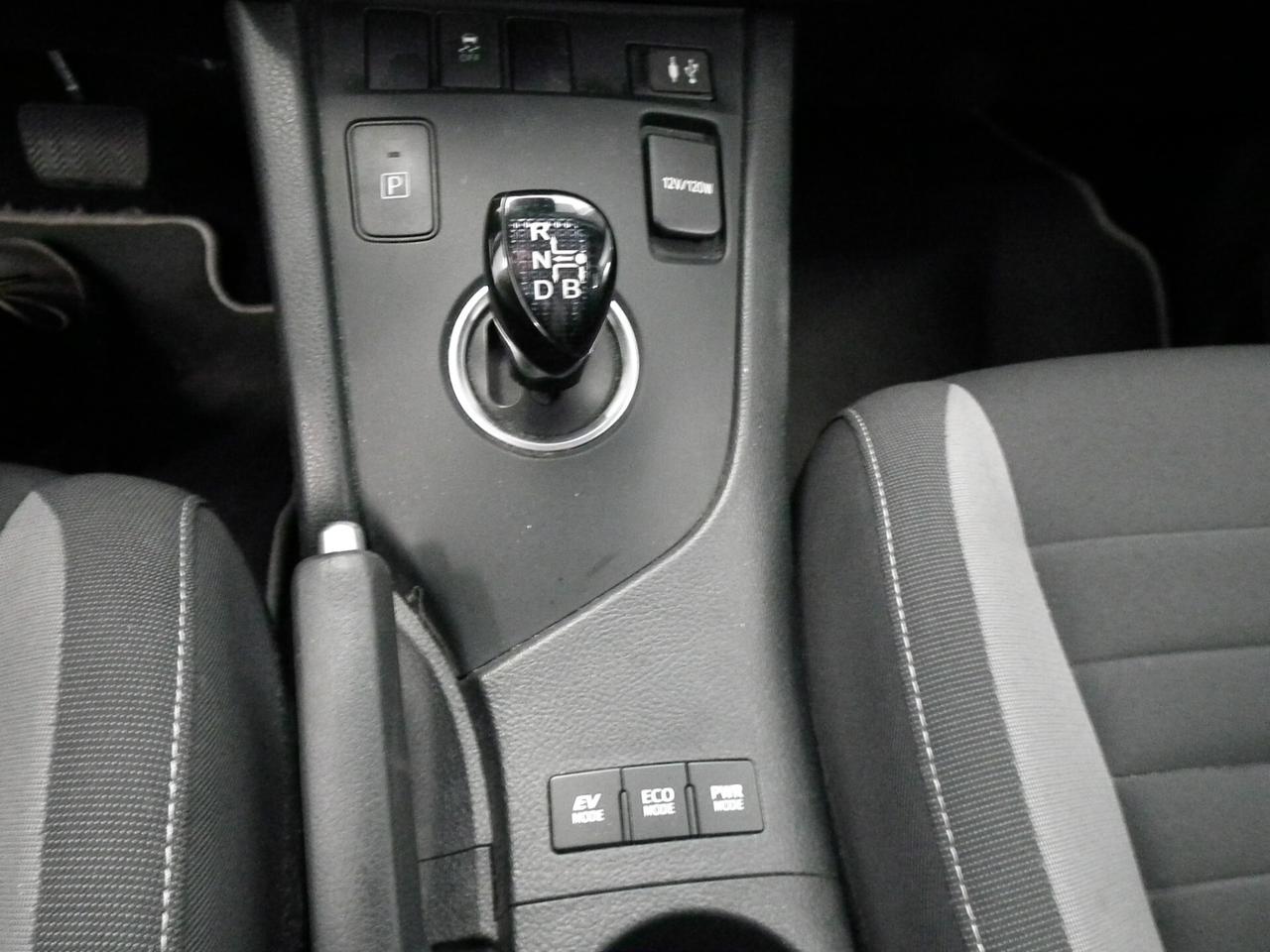Toyota Auris 1.8 Hybrid KM 64.000 ! UNIPROPRIETARIO ! NAVI TELECAMERA CRUISE TELEFONO !