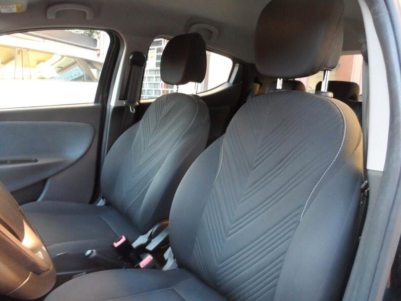 Lancia Ypsilon 1.0 FireFly 70 CV Hybrid Gold