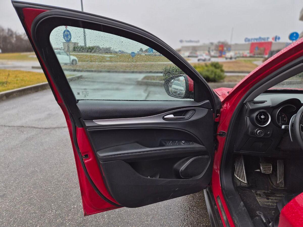 Alfa Romeo Stelvio 2.2 t Business rwd 180cv auto
