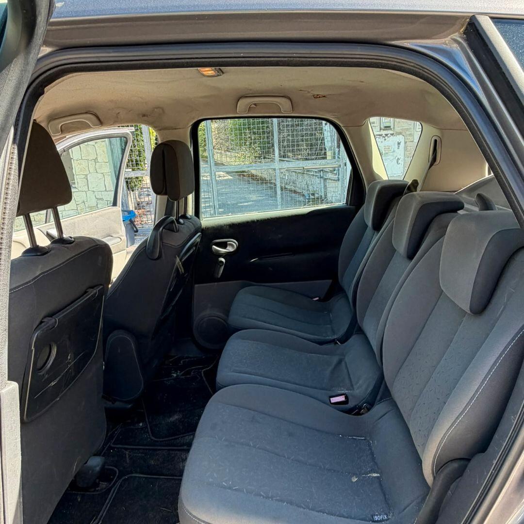 Renault Scenic 1.5 dCi - 105CV