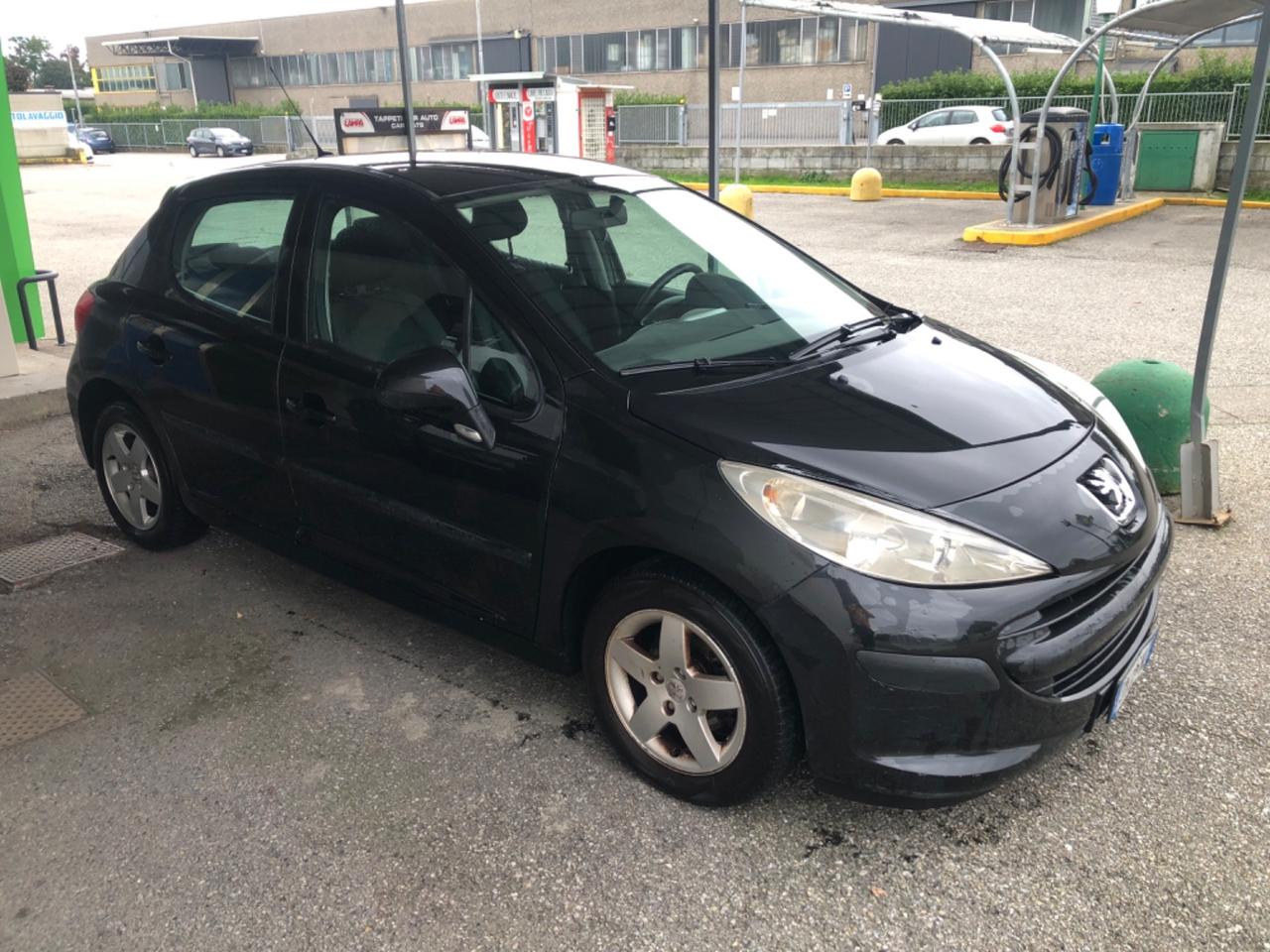 Peugeot 207 Benzina/GPL Neopatentati Soli 86000KM