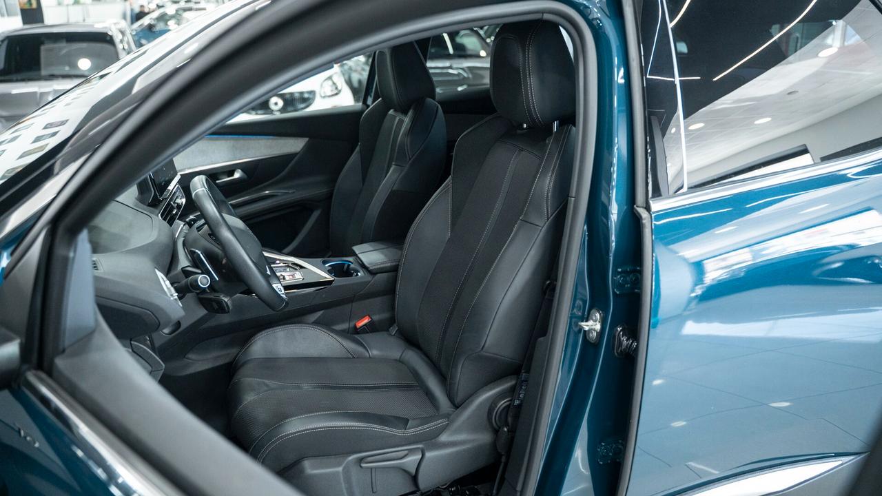 Peugeot 3008 1.5 BLUEHDI GT PACK SES 131 CV EAT8 AUTO VIRTUAL FULL OPTIONAL