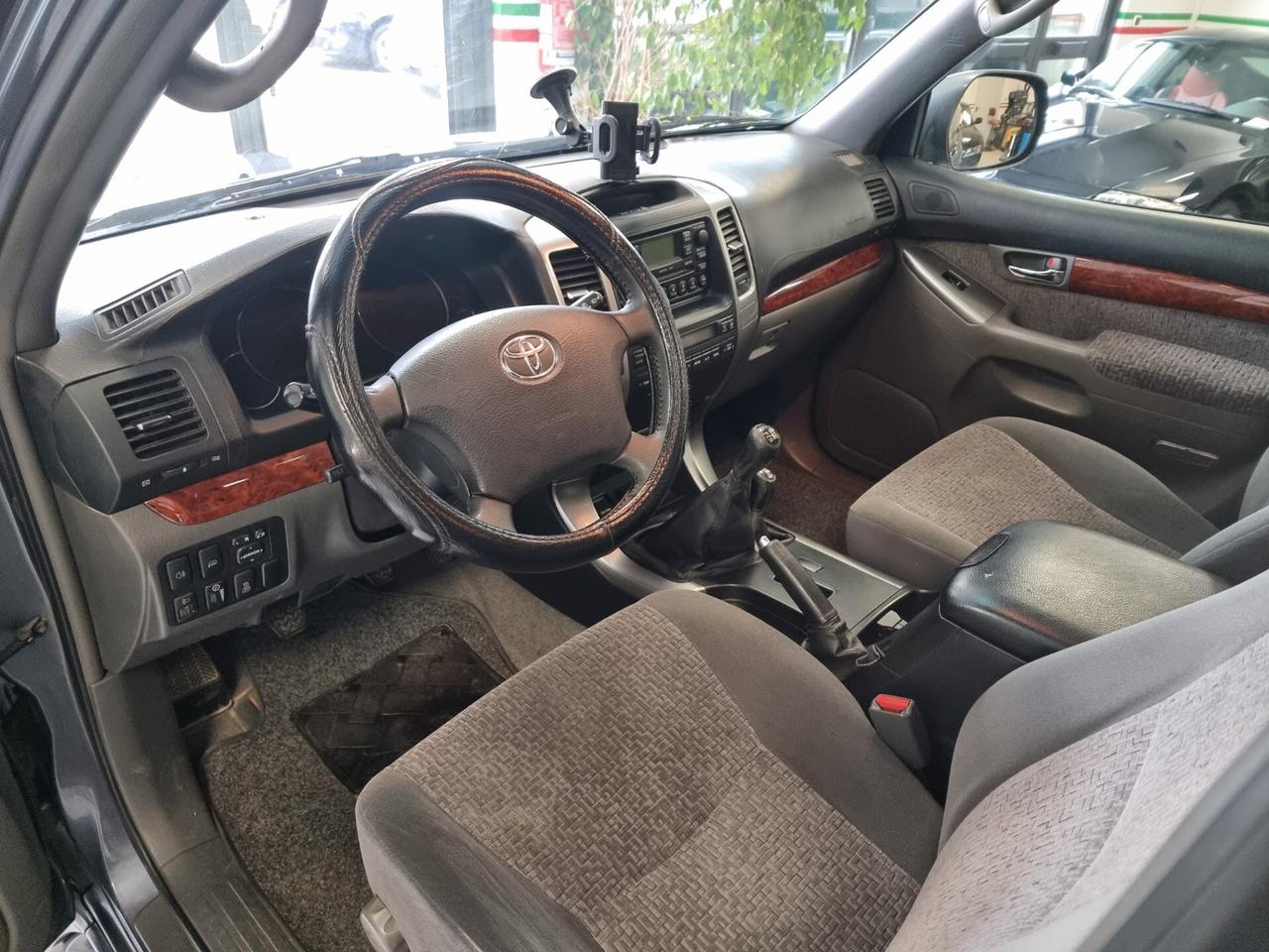 Toyota Land Cruiser 3.0 D-4D 8 POSTI