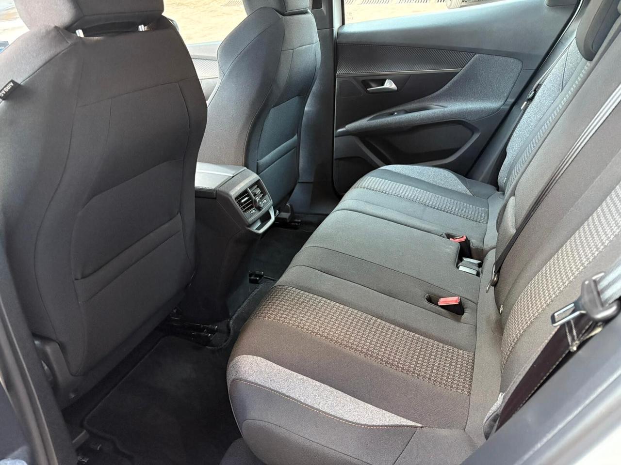 Peugeot 3008 BlueHDi 130 S&S EAT8 Active Pack