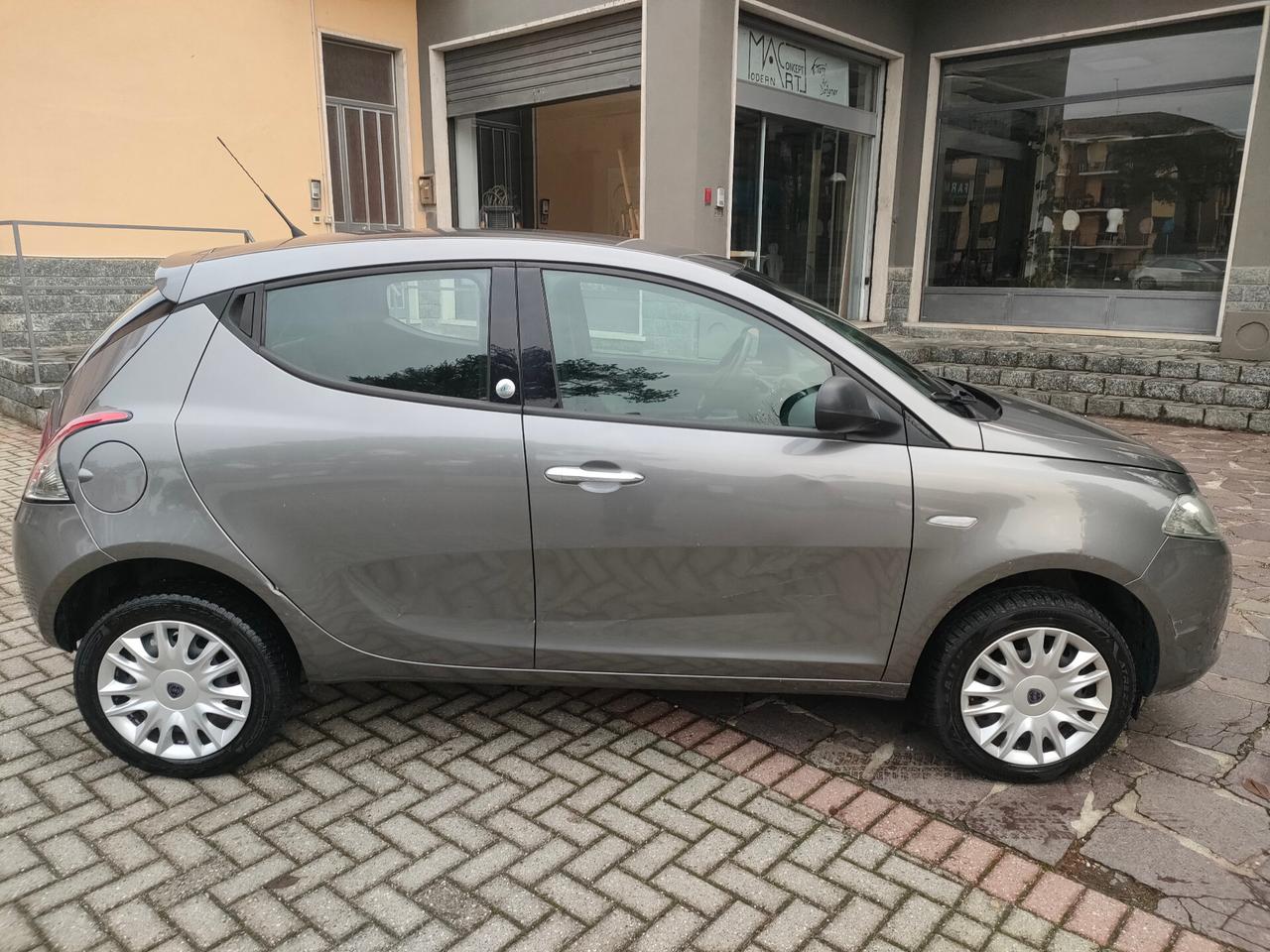 Lancia Ypsilon 0.9 TwinAir 85CV Ecochic Gold