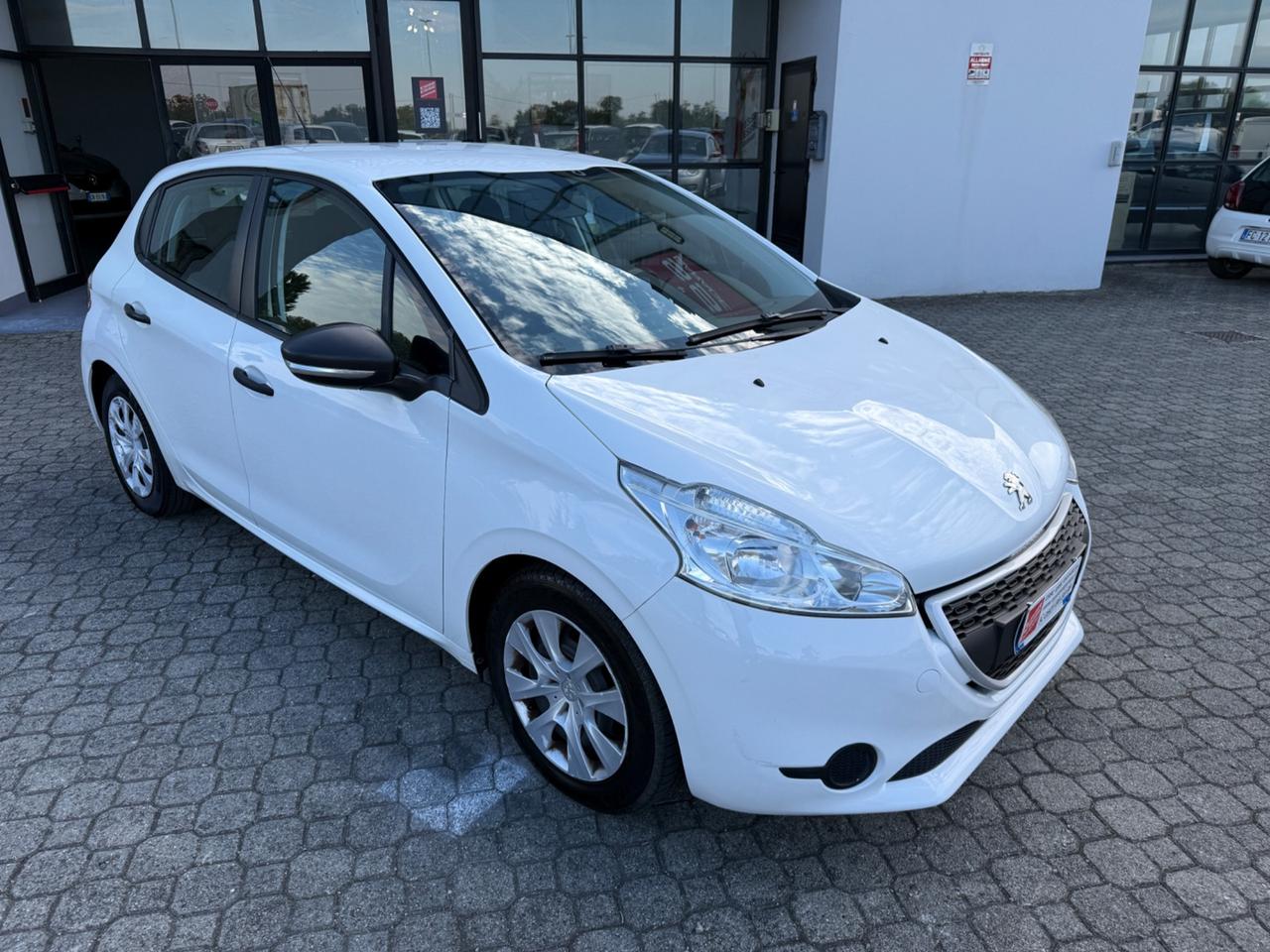 Peugeot 208 1.4 HDi 68 CV 5 porte Allure