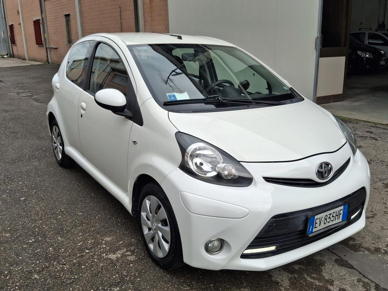 Toyota Aygo 1.0 12V VVT-i 5 porte Cool Soda Connect