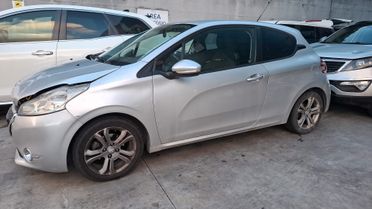 Peugeot 208 hm01 per ricambi