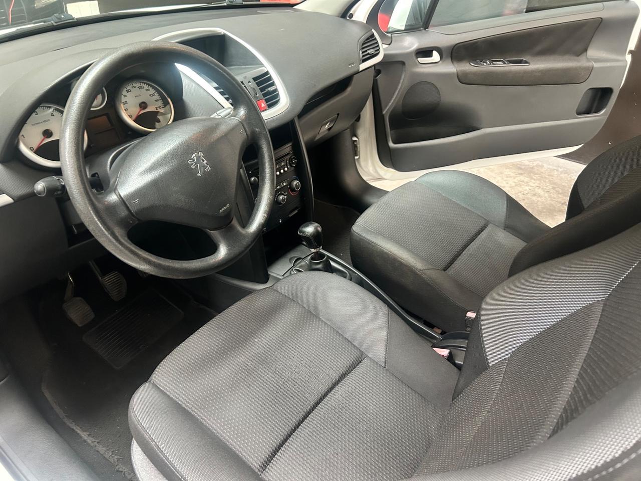 Peugeot 207 1400 hdi 60 cv neopatentati
