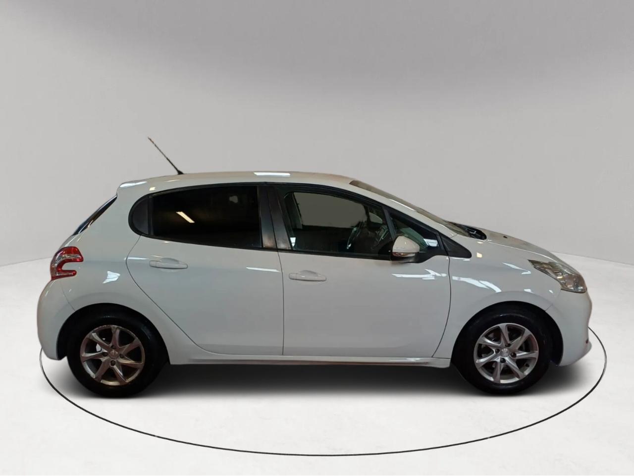Peugeot 208 1.4 HDi 68 CV 5 porte Allure