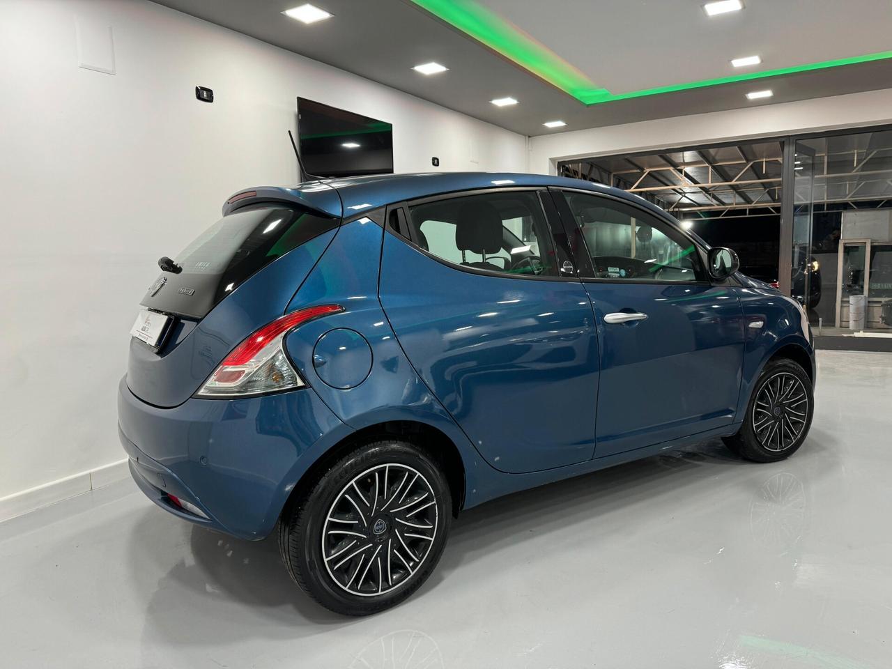 Lancia Ypsilon 1.0 FireFly 5 porte S&S Hybrid Ecochic Gold