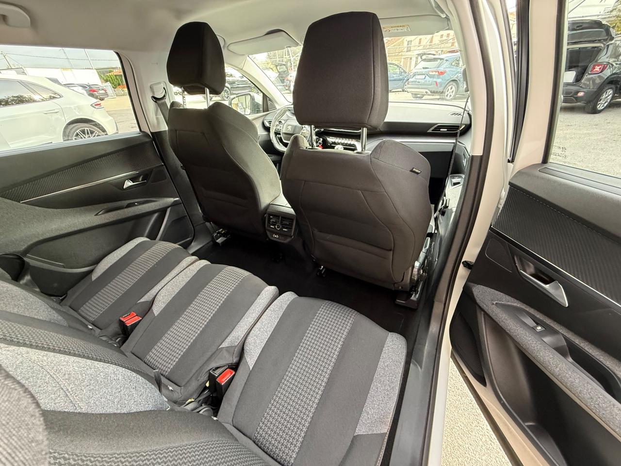 Peugeot 5008 -1.6 Diesel 120 cv-Gancio Traino