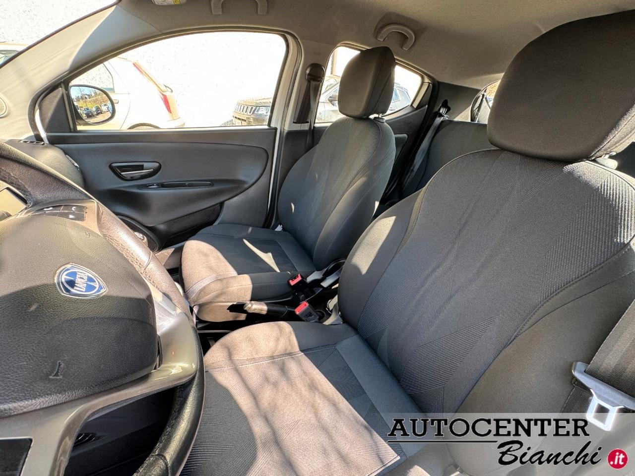 Lancia Ypsilon 5 Porte 1.0 firefly hybrid Gold s&s 70cv