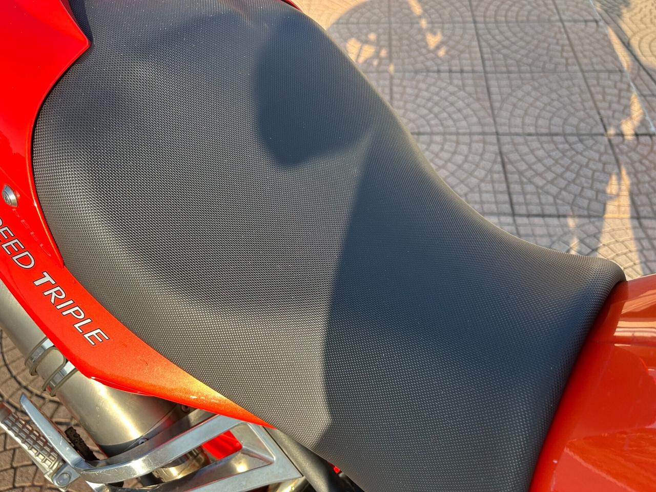 triumph speed triple 1050