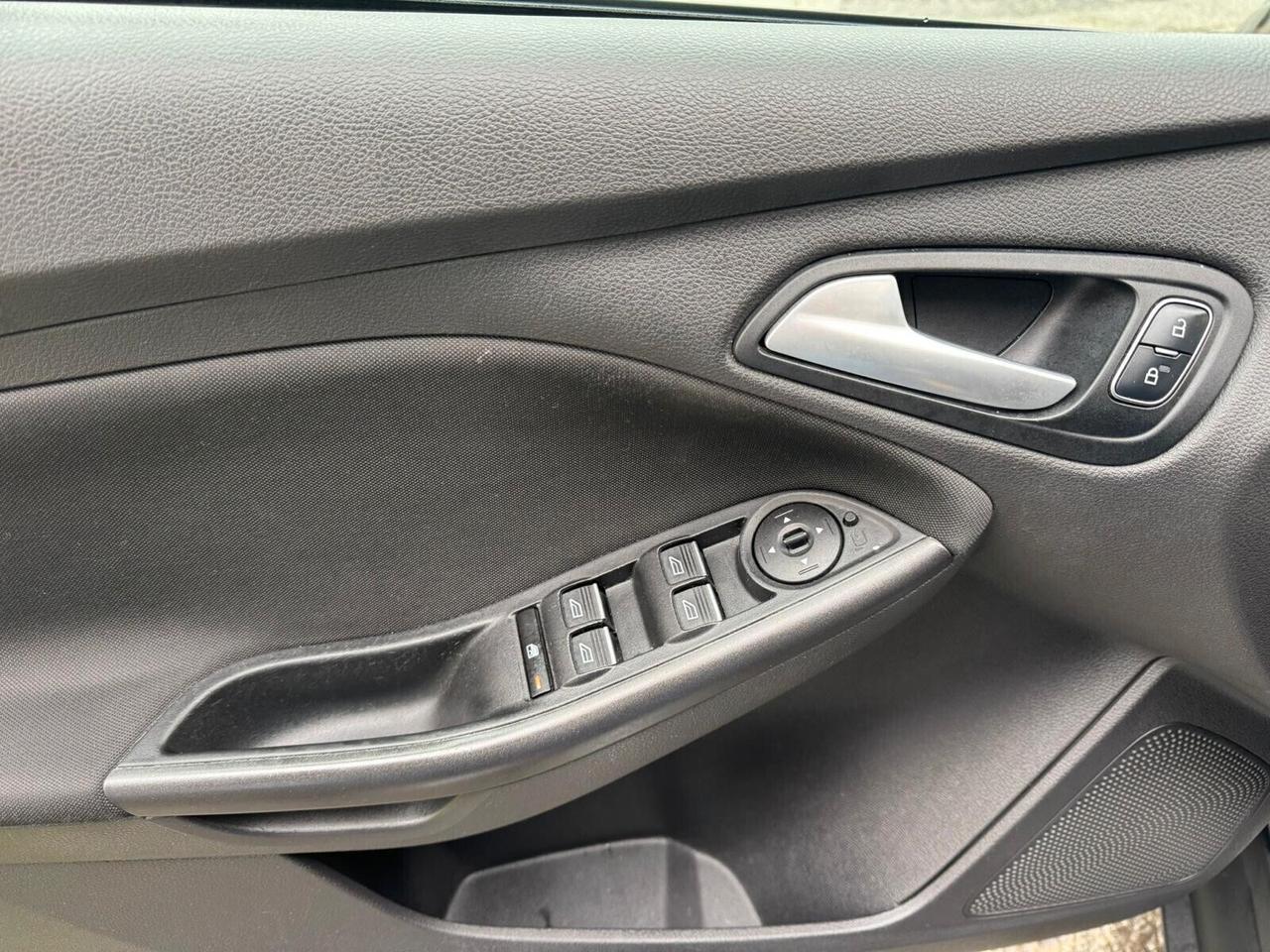 FORD FOCUS 1.5 TDCi 95cv TITANIUM NEOPAT