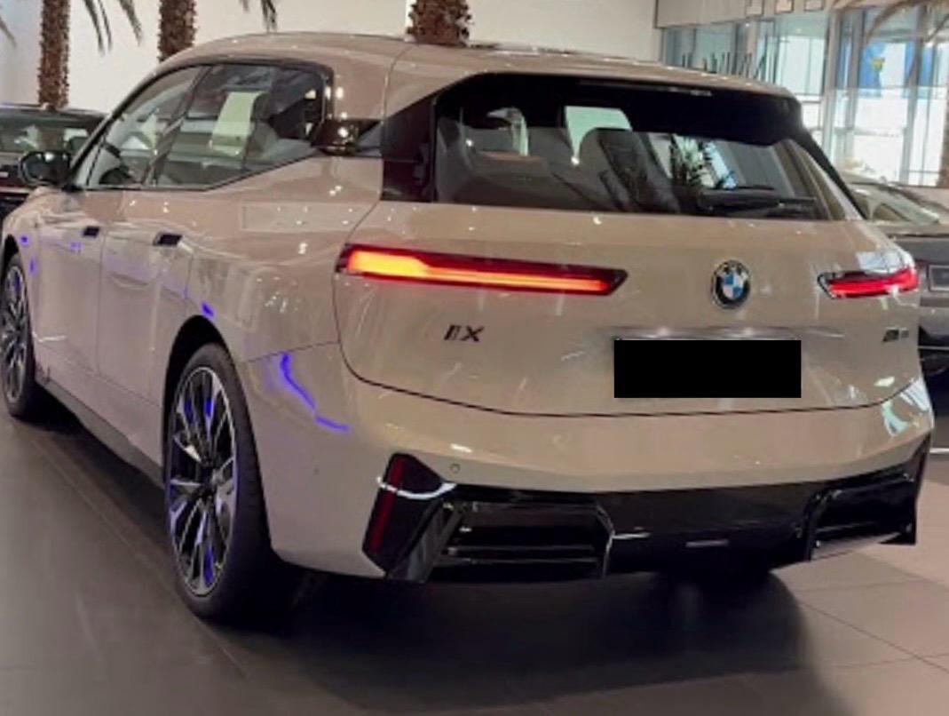Bmw IX M70