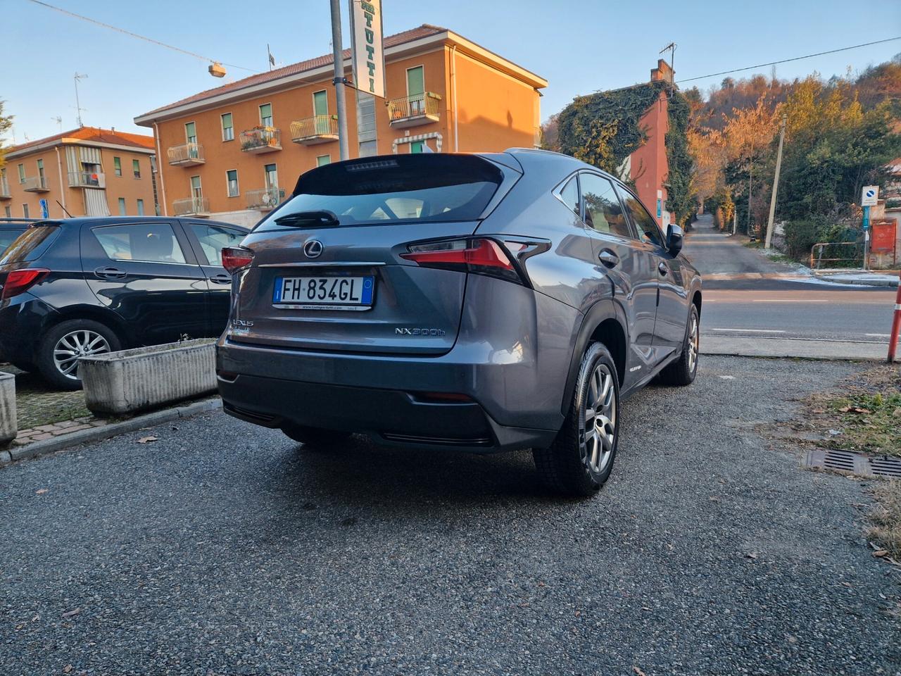 Lexus NX 300 hybrid 2.5 155CV AUTOMATICA, Telecamera, Sensori