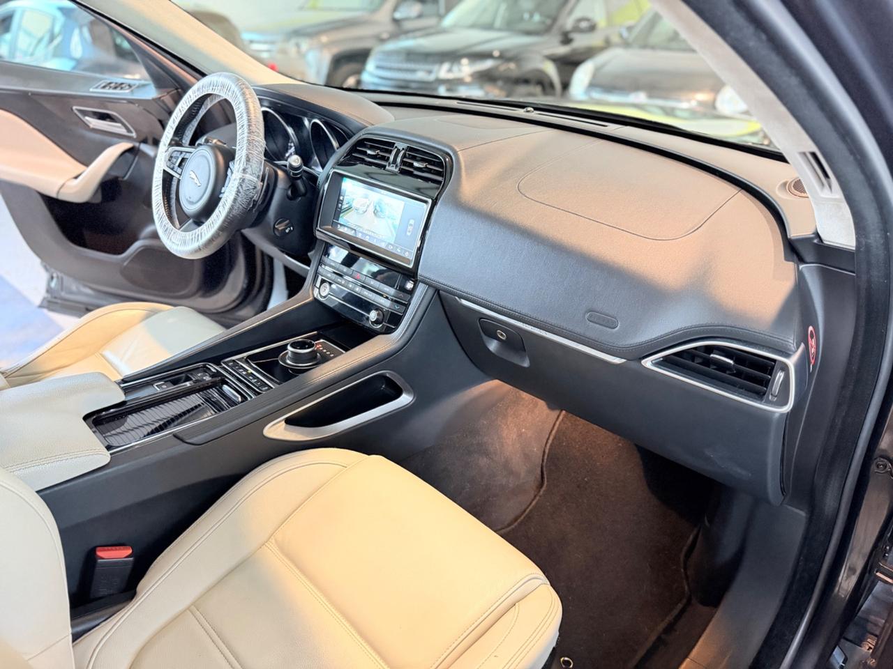 Jaguar F-Pace 2.0 D 180 CV AWD . Portfolio 2019