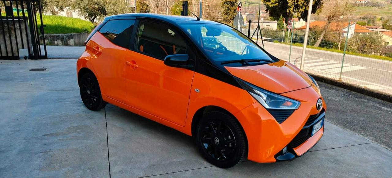 Toyota Aygo 1.0 72 CV x-wave orange KM 27000
