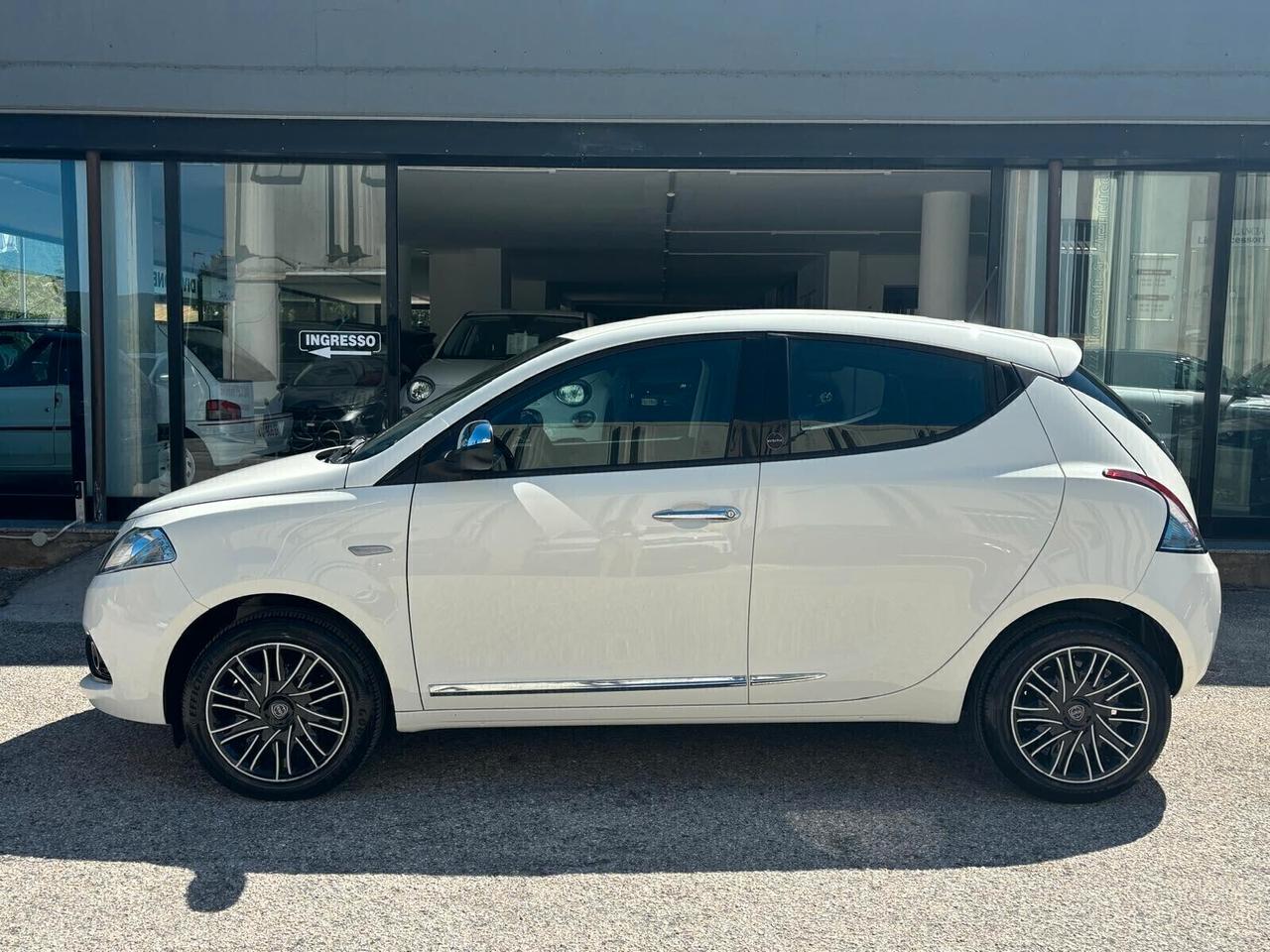 Lancia Ypsilon 1.0 FireFly 5 porte S&S Hybrid Ecochic Gold
