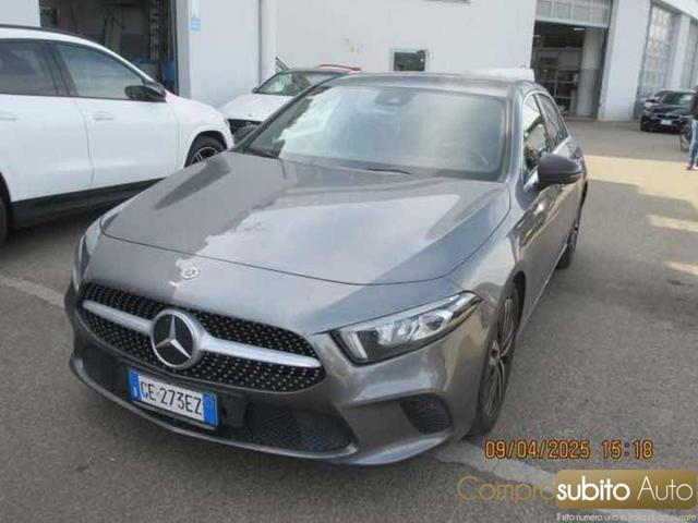MERCEDES-BENZ A 180 d Automatic Premium