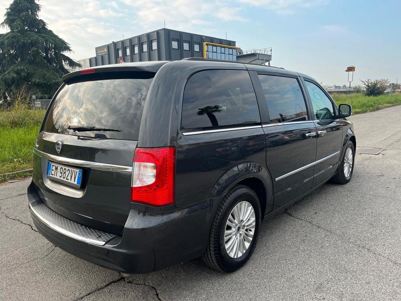 Lancia Voyager 2.8 Turbodiesel 163 CV