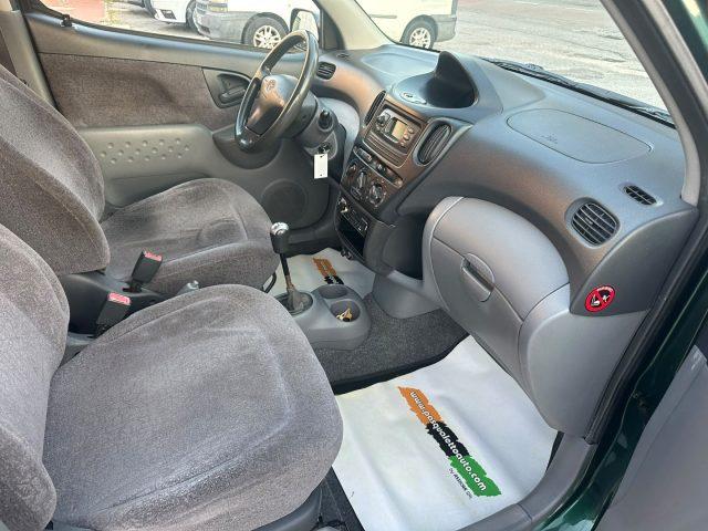 TOYOTA Yaris Verso 1.3i 16V cat Sol