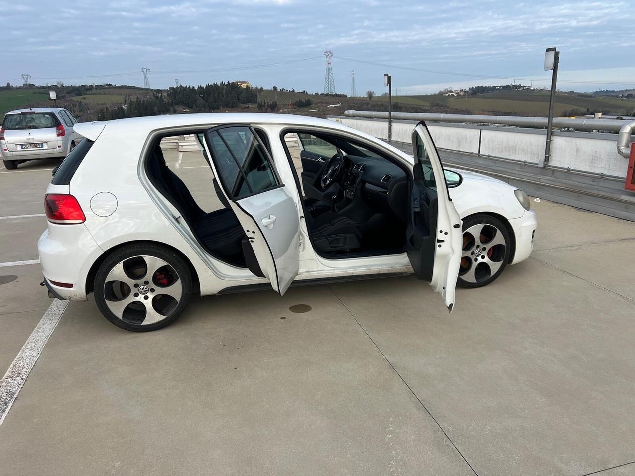 Volkswagen Golf GTI 2.0 TSI 5p.